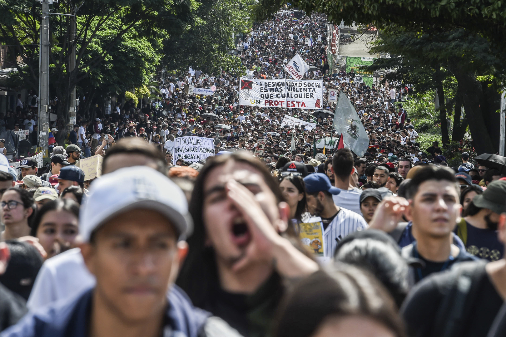 Colombie : des centaines de milliers de personnes dans les rues contre Ivan Duque (IMAGES)