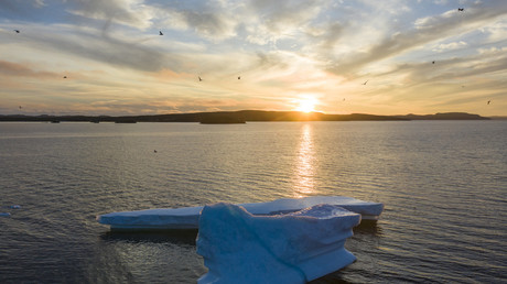 Iceberg flottant près des côtes canadiennes de Lewisporte, le 6 juillet 2019.