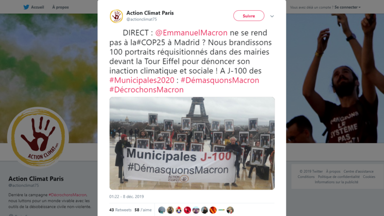 Des militants écologistes brandissent 100 portraits d'Emmanuel Macron retournés au Trocadéro