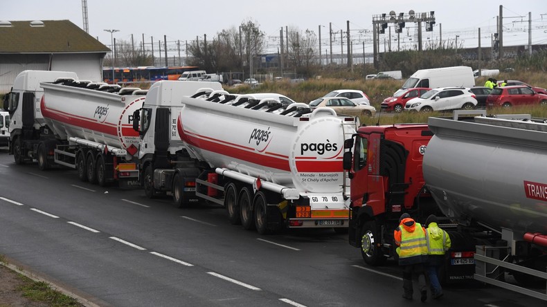 Hérault : des adhérents de la CGT et des Gilets jaunes ont bloqué un dépôt pétrolier