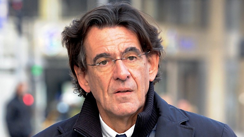 Conduire un métro à 52 ans, pas stressant ? Luc Ferry souligne qu'il conduit des Formule 1 à 70 ans