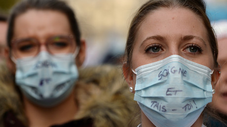Des personnels hospitaliers en grève le 14 novembre 2019 à Paris.