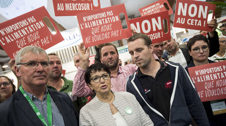 Le syndicat majoriatire chez les agriculteurs, la FNSEA, avait manifesté son opposition au CETA le 10 septembre 2019, au Salon international des productions animales à Bruz (Ille-et-Vilaine.).