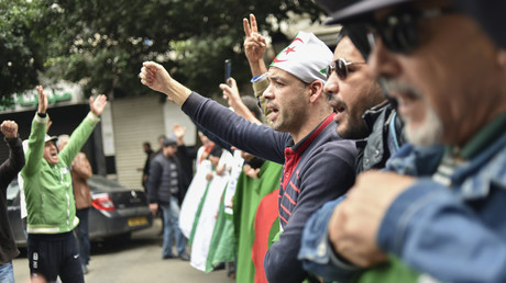 Des manifestants défilent à Alger une semaine après l'élection d'Abdelmadjid Tebboune, le 20 décembre 2019.