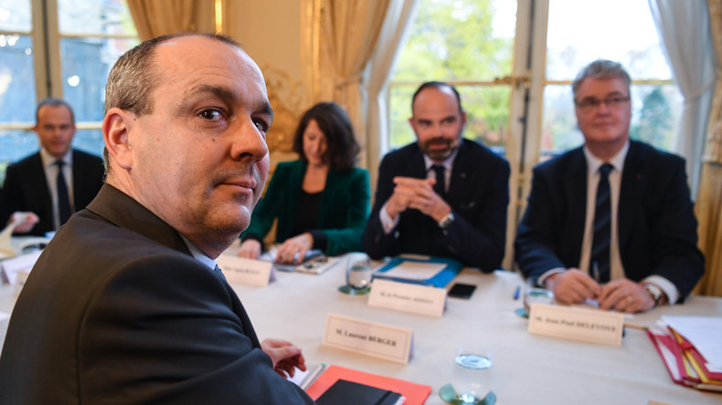 «Age pipeau !» Un syndicaliste interrompt une journaliste sur la réforme des retraites (VIDEO)