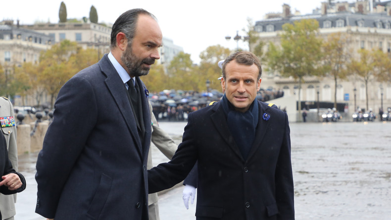 «Continuer à expliquer et concerter» sur les retraites : Macron et Philippe contre-attaquent