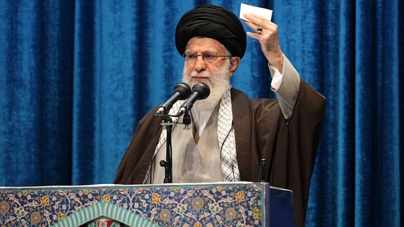 Le Guide de la Révolution appelle les Iraniens à l’unité lors de la grande prière hebdomadaire