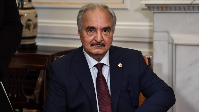 «Mon cher ami» : le maréchal Haftar remercie Vladimir Poutine pour ses efforts de paix en Libye