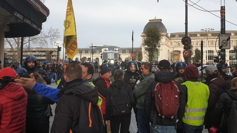 Fronde contre la réforme des retraites : les Gilets jaunes jouent les prolongations pour l'acte 63