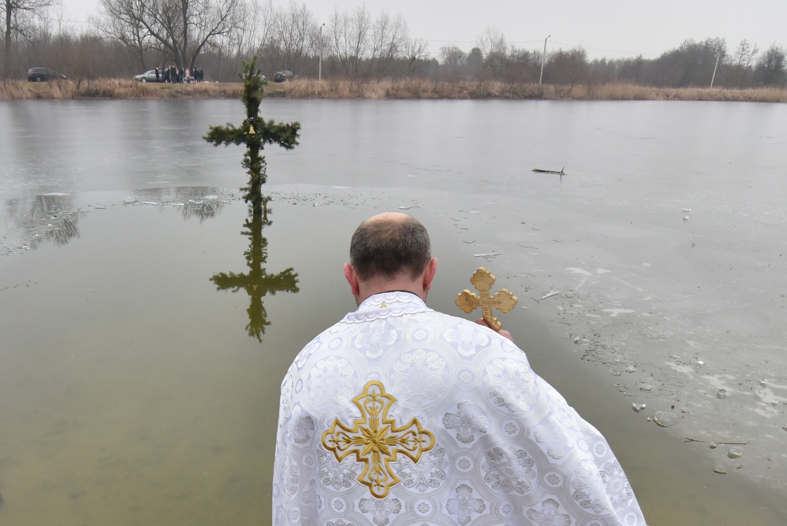 Russie : des orthodoxes plongent dans l'eau glacée pour fêter l'Epiphanie