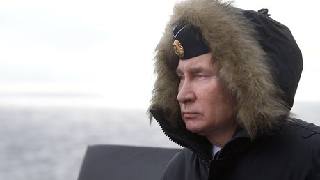 Le 9 janvier 2020. Vladimir Poutine supervise le déroulement des exercices conjoints des flottes du Nord et de la mer Noire en mer Noire depuis le croiseur Marchal Oustinov.