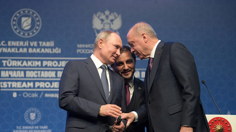 Vladimir Poutine rencontre Recep Tayyip Erdogan à Istanbul, en Turquie, le 8 janvier 2020 pour inaugurer le lancement du gazoduc TurkStream (image d'illustration).