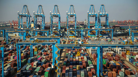 Photo aérienne prise le 28 novembre 2019 des docks du port de Qingdao, dans l'est de la province chinoise du Shandong (illustration).