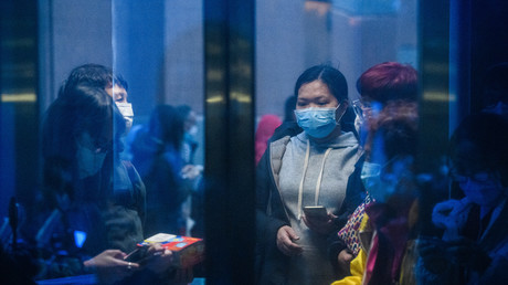 Plusieurs personnes attendent pour acheter des masques de protection à Hong Kong, le 5 février 2020 (image d'illustration).