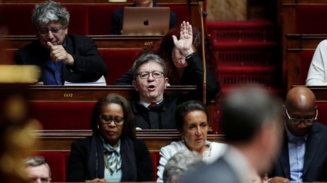 Le chef de file de La France insoumise Jean-Luc Mélenchon a demandé à Emmanuel Macron d’organiser un référendum sur la réforme des retraites pour « faire descendre la température »