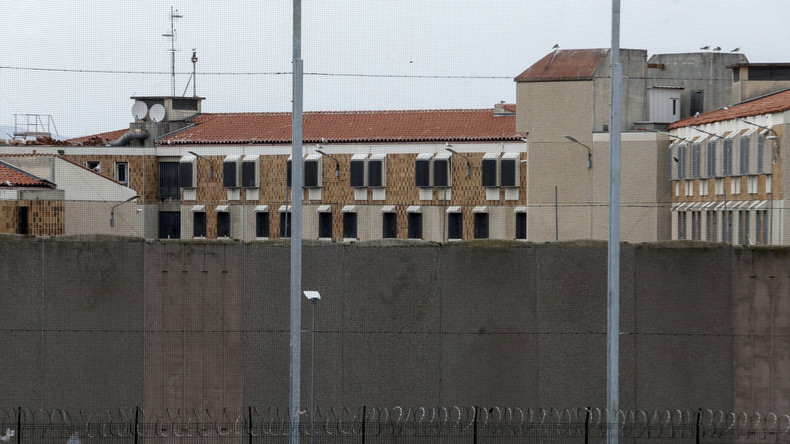 Coronavirus : Belloubet tente d'apaiser la crise dans les prisons