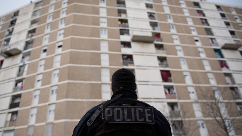 Confinement : des policiers victimes d'un guet-apens à Saint-Denis