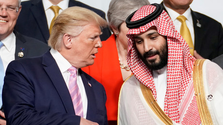 Le président des Etats-Unis Donald Trump (g.) et le prince héritier d'Arabie saoudite Mohammed ben Salmane lors du sommet des dirigeants du G20 à Osaka, au Japon, le 28 juin 2019 (illustration).