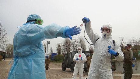 Les médecins russes en visite à l'hôpital de Bergame pour lutter contre la pandémie de Coronavirus.