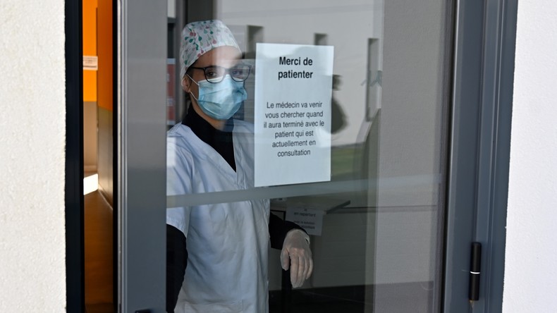 Covid-19 : des soignants harcelés par leurs voisins par peur de la contagion