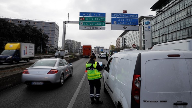 En plein confinement, les départs en vacances ont-ils causé des bouchons à Paris ?