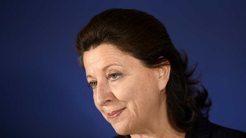 «Protégée de la tête aux pieds» : Buzyn aurait repris du service en «tenue de scaphandre»