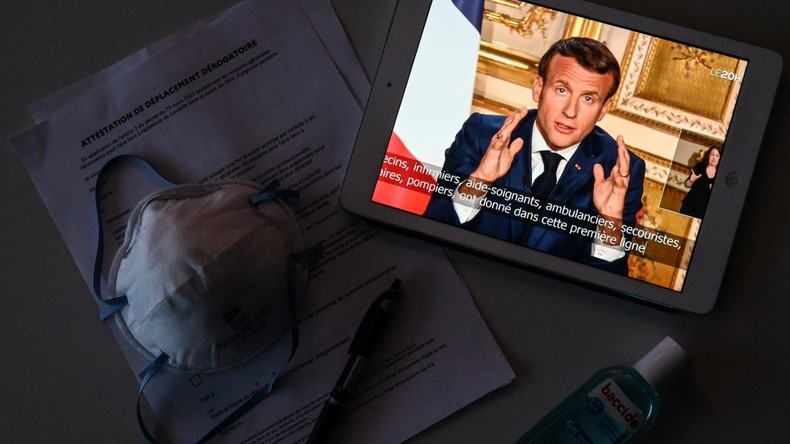 Masques «grand public» : Emmanuel Macron confirme le revirement de la doctrine du gouvernement