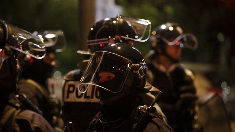 «Couvre-feu», «désarmement des racailles» : droite et RN exigent une réponse aux violences urbaines