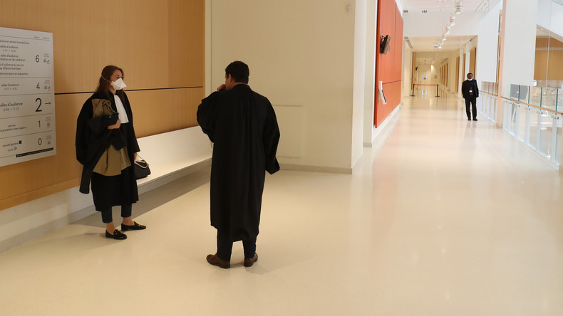 Ni masques, ni gel pour les avocats : le Conseil d'Etat, «plus un contre-pouvoir» ?