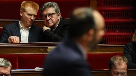 Jean-Luc Mélenchon et Adrien Quatennens, lors d'une intervention d'Edouard Philippe, le 3 mars 2020, à l'Assemblée nationale, à Paris (image d'illustration).