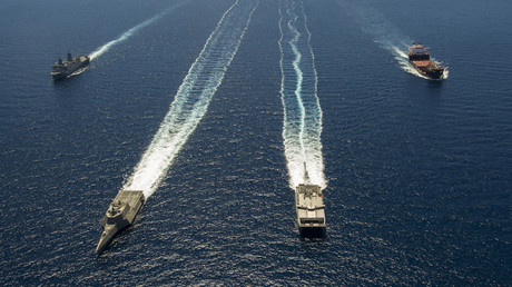 Photographie de la marine US, le 11 juillet 2014, alors que plusieurs navires transitent en formation au large des côtes de la Californie du Sud dans le cadre de l'exercice Rim of the Pacific (RIMPAC) 2014 (image d'illustration).