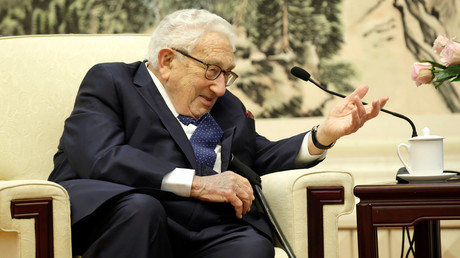 Henry Kissinger à Pékin au cours d'une rencontre avec le Ministre des Affaires étrangères chinois Wang Yi en novembre 2019.