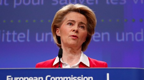 La présidente de la Commission européenne, Ursula von der Leyen, donne une conférence de presse sur les efforts de l'UE pour limiter l'impact économique de l'épidémie de coronavirus (COVID-19), à Bruxelles, le 2 avril 2020 (image d'illustration).