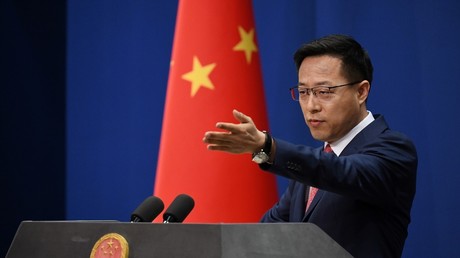 Le porte-parole du ministère chinois des Affaires étrangères Zhao Lijian lors de la conférence de presse quotidienne à Pékin le 8 avril 2020.