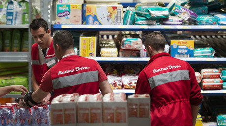 Image d'illustration. Employés d'un drive Auchan en 2013.