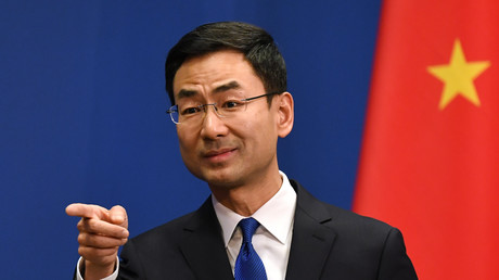 Le porte-parole du ministère chinois des Affaires étrangères Geng Shuang lors de la conférence de presse quotidienne à Pékin le 18 mars 2020 (image d'illustration).
