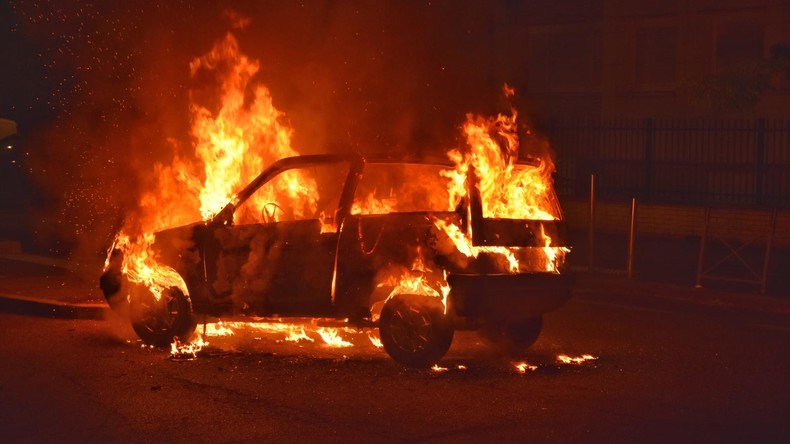 Cocktails Molotov, voitures incendiées, mortiers d'artifice : deuxième nuit d'émeute à Argenteuil
