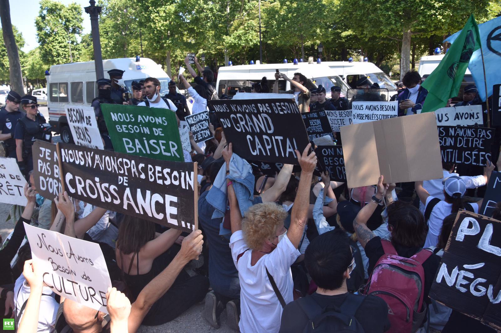 58 personnes verbalisées lors d’un rassemblement d’Extinction Rebellion sur les Champs-Elysées