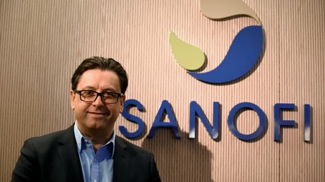 Le PDG du groupe Sanofi, Paul Hudson, le 6 février 2020, au siège du laboratoire, à Paris (image d'illustration).