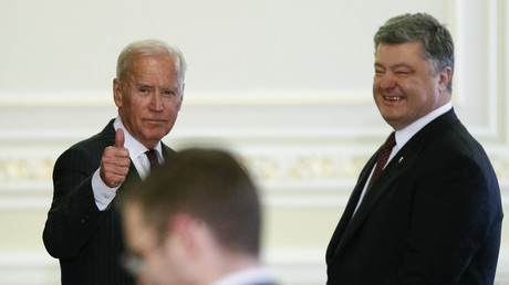 L'ancien vice-président américain Joe Biden et l'ancien président ukrainien Petro Porochenko à Kiev, le 16 janvier 2017.
