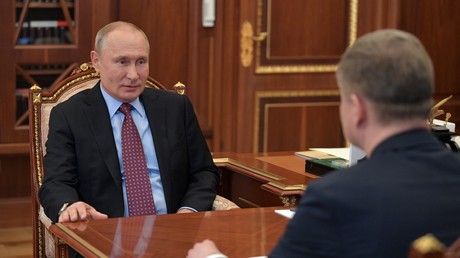 Vladimir Poutine lors de sa première réunion au Kremlin depuis le 6 avril 2020
