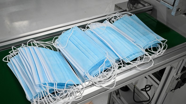 Masques : les fabricants ont désormais trop de stock et s'estiment lâchés par l'Etat