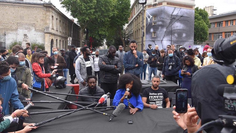 Mort d'Adama Traoré : sa famille ne veut pas d'une discussion «dans un salon de thé de l'Elysée»