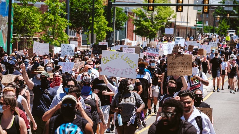 Vladimir Poutine condamne la «pagaille» et les «émeutes» des manifestations américaines