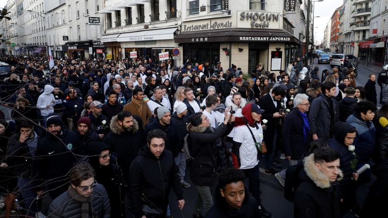 «J'étouffe» : les derniers mots prononcés par Cédric Chouviat, un écho à l'affaire George Floyd ?