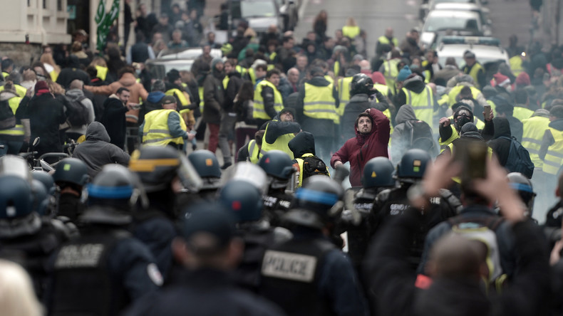 Tir de LBD 40 à la mâchoire : un policier condamné, l'avocate souligne la responsabilité du ministre