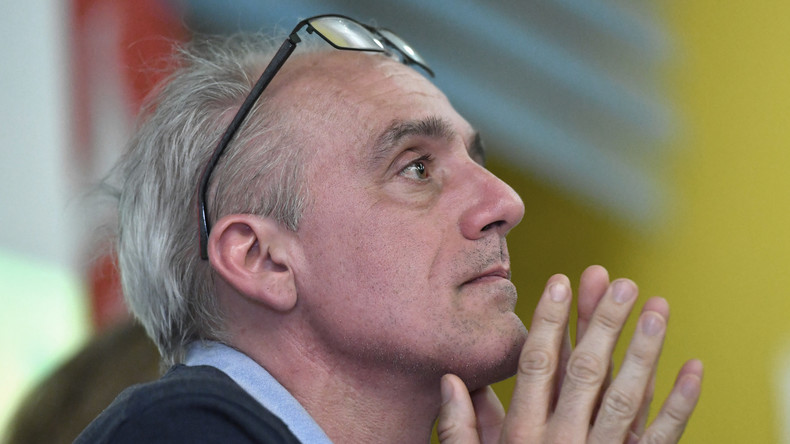 Bordeaux : des militants portent Poutou dans la rue à l'annonce du score de sa liste au second tour