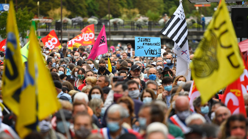 Bretagne : des milliers de manifestants battent le pavé contre le plan social annoncé par Nokia