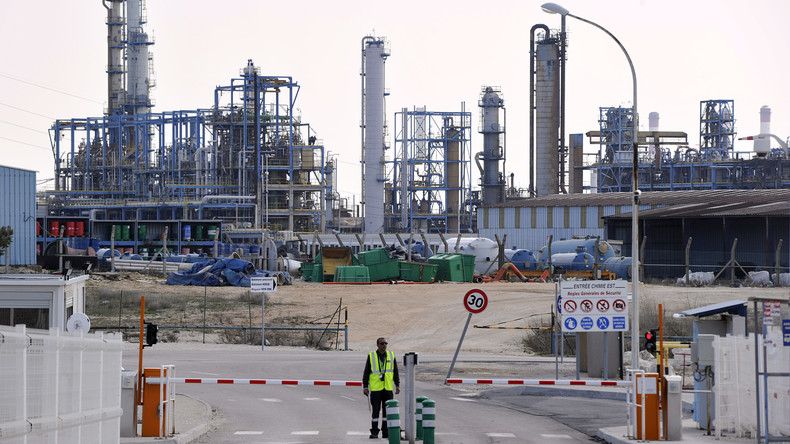 Pollution en Méditerranée après la fuite d'un produit chimique hautement corrosif à Martigues