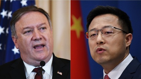 A gauche, le secrétaire d'Etat américain Mike Pompeo, à droite, le porte-parole du ministère chinois des Affaires étrangères, Zhao Lijian.